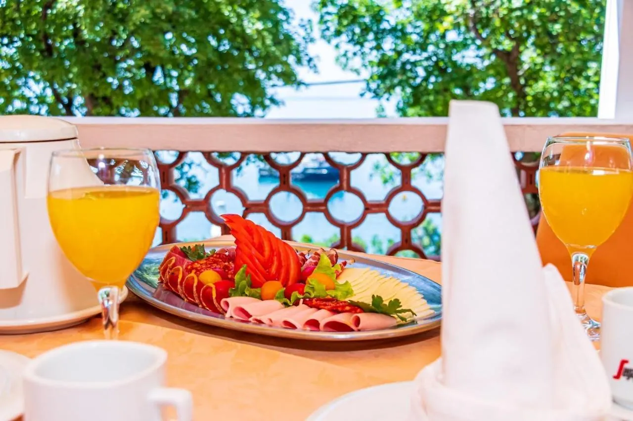 بوفايل Rooms And Restaurant Danica 0*,