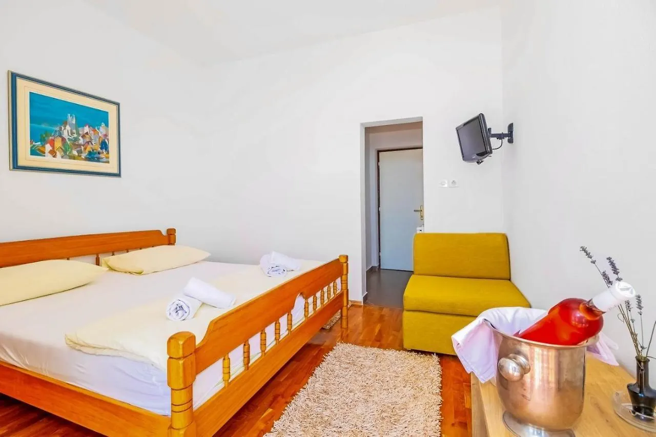 Rooms And Restaurant Danica Povile 0*,  Croazia